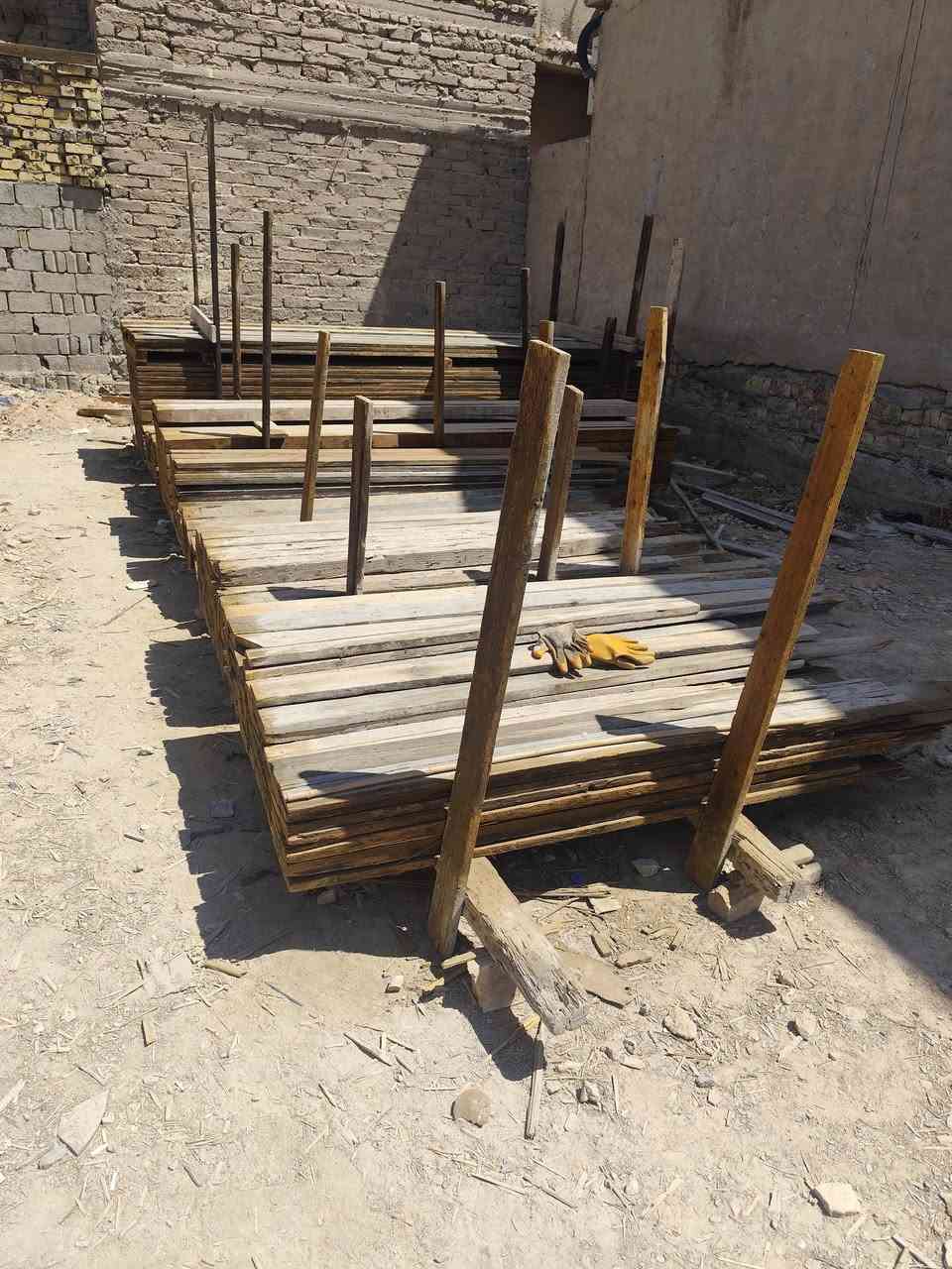 قالب خشب مستعمل روسي تارس نضيف جدا للبيع 
العدد 8مكعبات ونص 
العنوان بابل هاتف ***********
