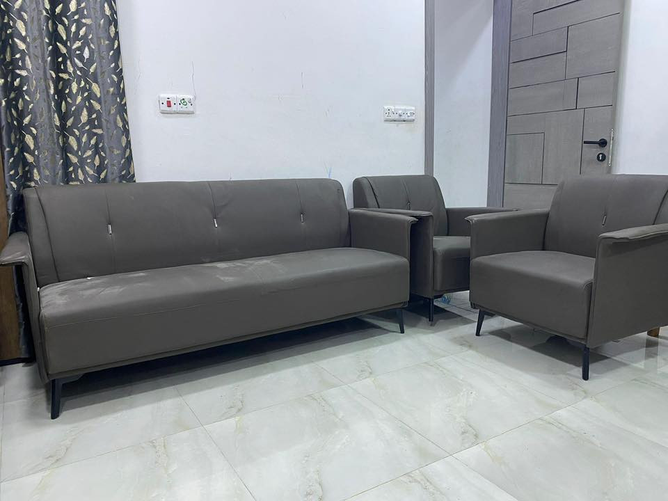 اثاث للبيع 
بمليون ونص وبي مجال
للاستفسار ***********
