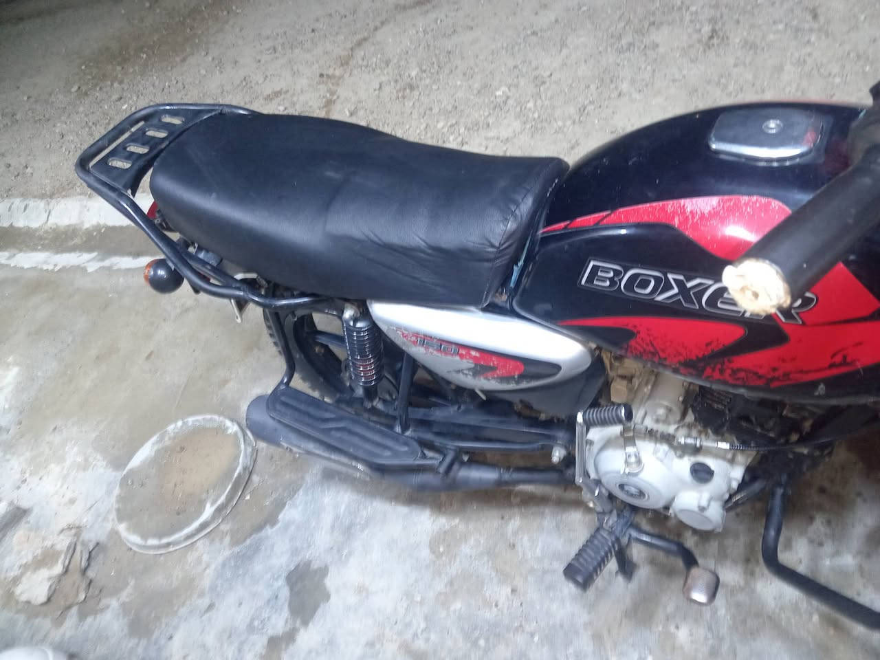 السلام عليكم دراجه بوكسر موديل 22 دراجه نضيفه بيه شلعه أشك الكاع كله شغاله نقصه بس أوراق اكفلك سرقه السعر 900 المكان بغداد حي اور الرقم *********** اتصل وبل خدمه
