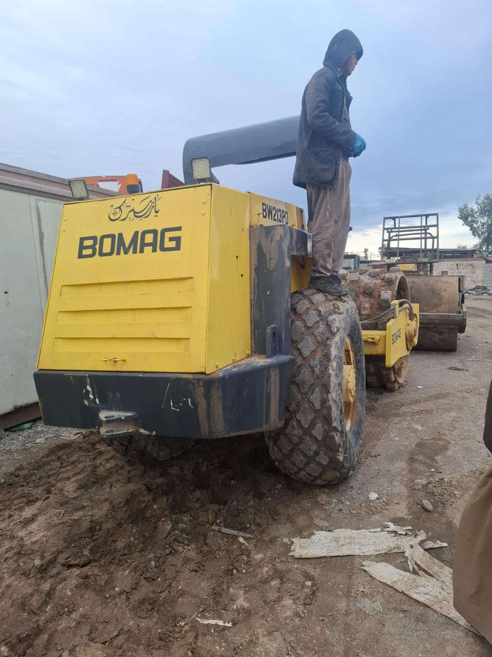 حادله للبيع ١٩٩٢ حجم ١٣  بدون ارقام  الموقع كركوك المحرك دويز ٦ بستم جاهزه للعمل من كلشي***********
سعر ٢٦٠
