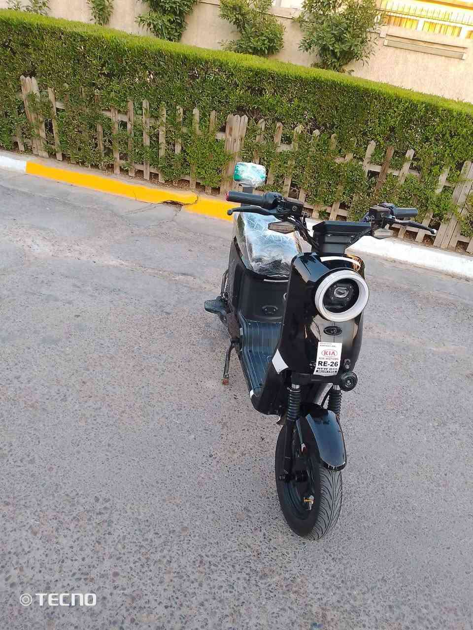 السلام عليكم دراجه شحن للبيع نوع  R9 
بطاريات 5 جدد 
موديل 2025
لايت عالي ناصي  
اشاير  يمنه ويسره
منفذ يوبياس
 هورن 
السعر 330 وبيه مجال 
مكاني / بغداد بلديات
الرقم *********** بس واتساب
