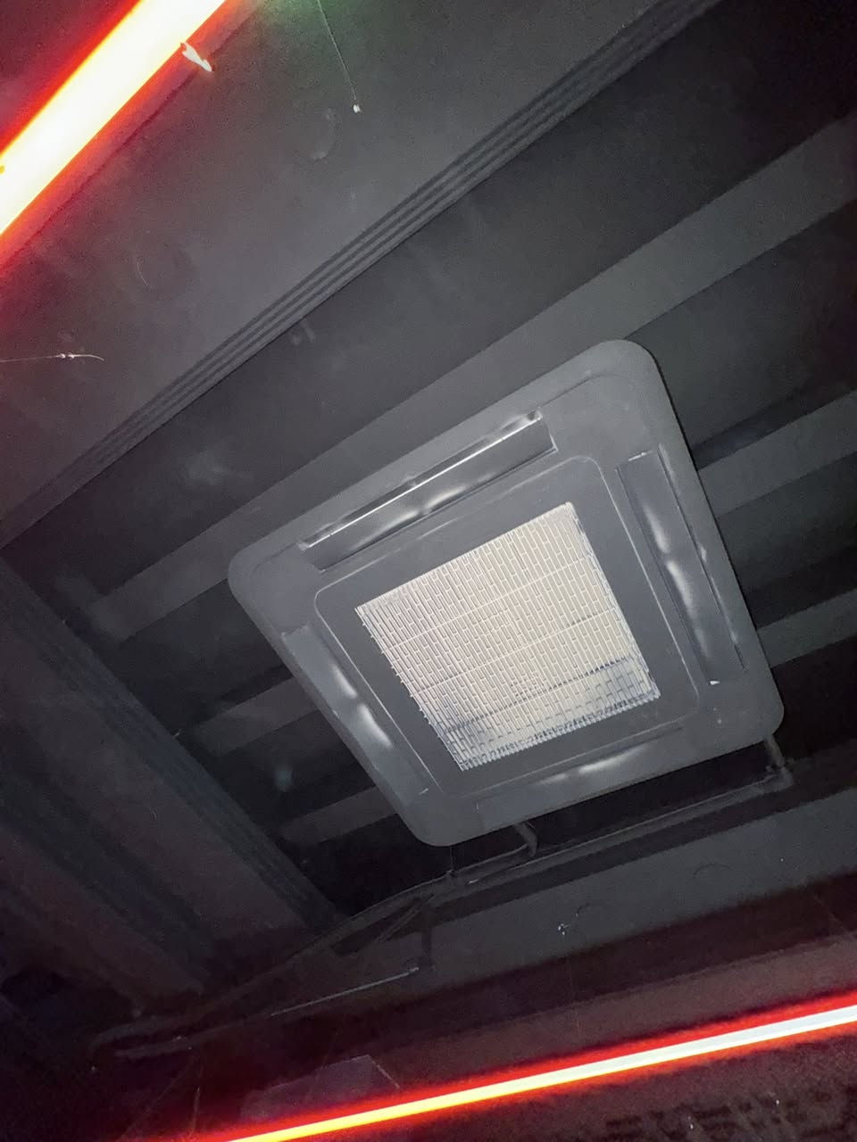 سبالت كاسيت للبيع عدد 3
حجم 3 طن انفيرتر
جديد شغال %100
تدفئة تبريد
للتواصل ***********
