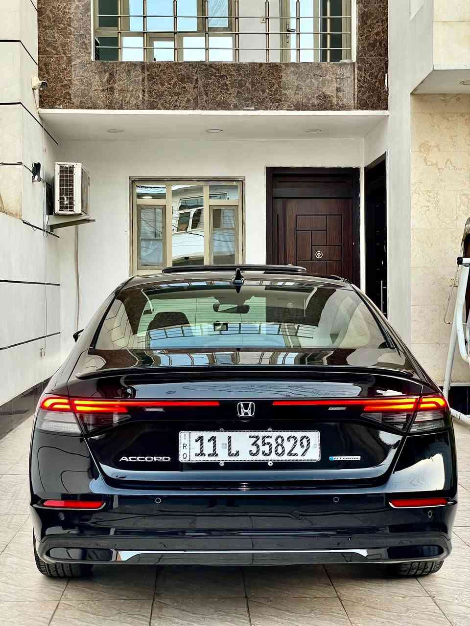 السلام عليكم 
هوندا اكورد EXL هايبرد🔋2024 
(رقم بغداد بأسمي شرط التحويل )
الحادث:-مقدمه البنيد وراجعه بارد السياره (بدوون صبغ صور الحادث والسونار مرفقه مع الصور ) ايرباك ستيرن واسفل الستيرن .
المواصفات فوول ١/١
المحرك ٤سلندر 2000تنفس طبيعي (هايبرد)
فتحه 
تبريد قطعتين 
تحديد مسار 
خروج عن المسار 
سياقه شبه ذاتيه 
بصمه 
ابل كار بلي 
اندرويد اوتو
كشن جلد 
كشن كهرباء (خزن ميموري)
كشن تدفئه 
شفتات ستيرن 
شاشه كبيره 
٤وضعيات قياده (ايكو /نورمل /سبورت /انتلجنت )
اضائه LED
كامره خلفيه ٣وضعيات 
مثبت سرعه 
تشغيل عن بعد 
مانع تصادم 
تحكمات ستيرن 
السياره ماشيه ٦٥٠٠٠ وقابل للزياده 
السياره اقتصاديه جداً بالبانزين ومعروفه الاكورد ومواصفاتها 
ومساحتها الداخليه كلش واسعه 

السعر :- ١٧٧٠٠$ وبيها مجال  
مكان :-بغداد /المنصور 
للاستفسار ***********
