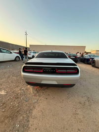للبيع او المرواس حسب الرغبه جالنجر 2023. RT هيمي 5.7 ماشيه 7400 مايل ت...