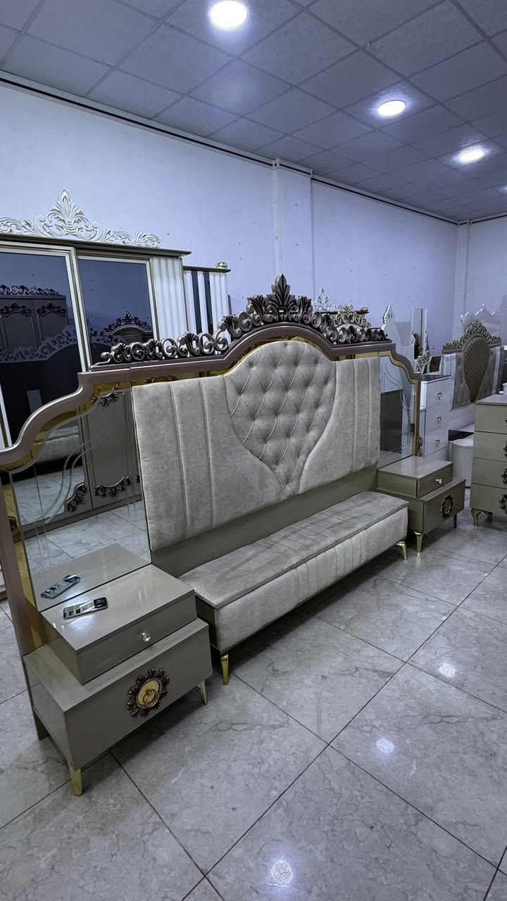 غرفه نوم GOLD ملكي لون ذهبي ماركه 8قطع  السعر مليون 100 الف مع شد والنقل ***********.  *********** #
