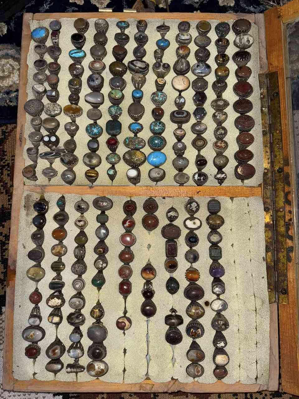 للبيع احجار اصلية كلمن وسعرة + مابيع كميات فقط مفرد
***********
ويوجد توصيل
