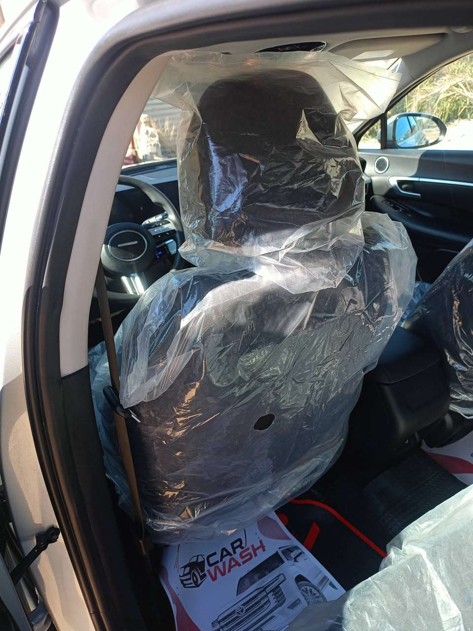 السلام عليكم 
سوناتا موديل 24  سعر 190 وبيها فول عدا الفتحة الشكل الجديد SEL
ماشية 6 الف كيلو لون سلفر 
بيها بنيد ومدكر السيارة  وتشوف بعينك كلش نظيفة جديدة .
المواصفات :
بصمة وتشغيل عن بعد 
تدفئة مقاعد 
قيادة ذاتية 
كشن كهربائي 
الكير 8 نمر 
السيارة حرة مرقم كامل جاهزة
المكان : البصرة 
للاستفسار على الرقم ***********
