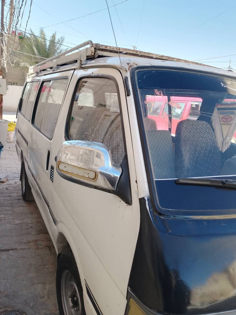 السلام عليكم تويوتا هايس للبيع موديل 1990 فإن مكينه وكير ونجي اوتوتماتيك مكفولات ماواصل راعيه السعر 28 وبيه مجال مكان نجف للاتصال ***********

