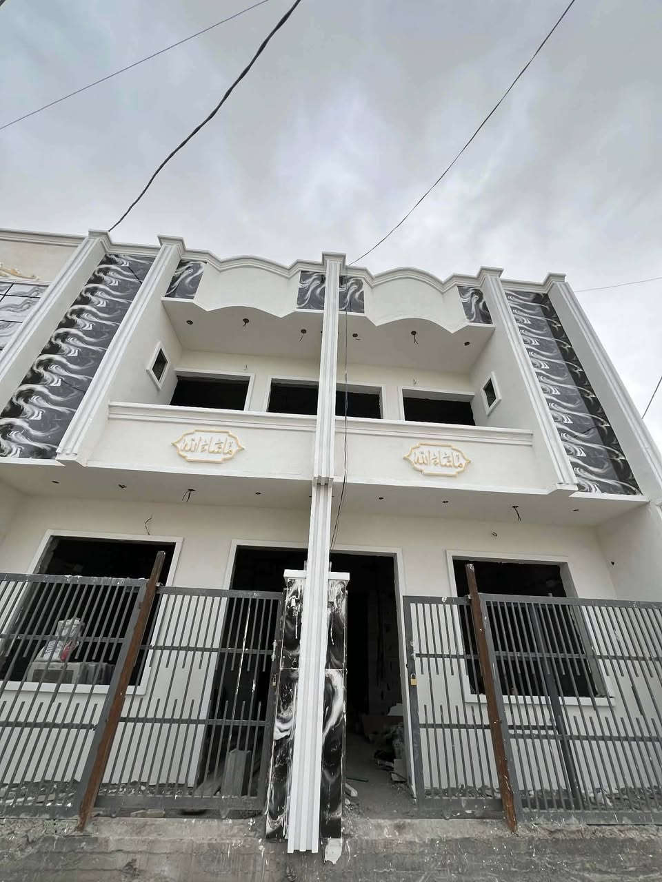 سلام عليكم يتوفر لدينا مشتمل 50 متر للبيع
في منطقة الدوانم نهايت الشرطة الخامسة مقابل سويب قرب جامع ملك القدوس 
 السعر جداً مناسب 55 وبي مجال
العنوان بغداد الكرخ منطقه الدوانم
طابو زراعي سند 25 طابقين 2 نوم
طبعن البيت ركن الستفسار *********** عبد العزيز تواصل واتساب أو مراسلة الصفحة
