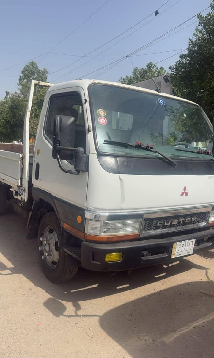 السلام عليكم 
كنتر مستبوشي للبيع 1997 
السياره نضيفه وحلوه ( محور) 
طول البدي  4 امتار ونص للأستفسار اكثر ***********
