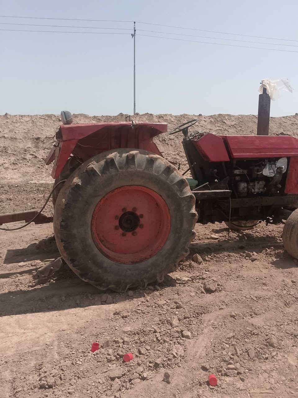 السلام عليكم للبيع مكينه عنتر واسط مكفوله رقم و سنويه و كير و محرك و بيهه حصة كاز ***********.
