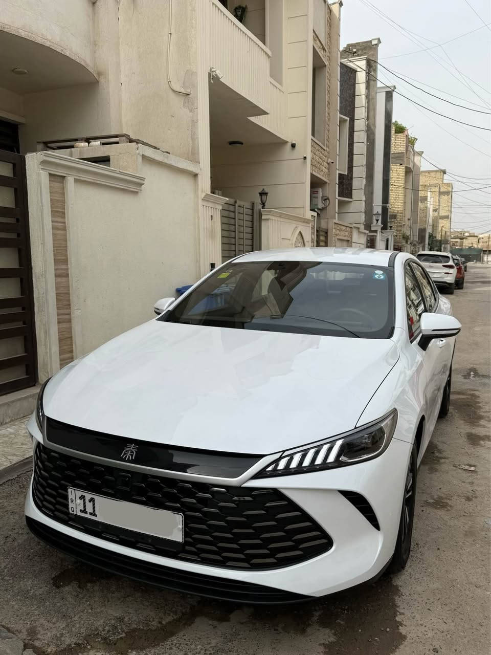للبيع BYD QIN PLUS موديل 2025 
نسخة ويل كروم مو العادية 

السعر ١٩,٥٠٠ 

"الزيرو ويل كروم سعرها ٢٠ مليون بدون رقم"

ماشيه ٧٠٠ كيلو فقط على المحرك والكلي ٣ الاف فقط 
على وضع الشركة زيرو 
داخل زيتوني جلد. 
ارضيه دوشمة جلد. تبريد قطعتين. تشغيل عن بعد. تفويله تمشيك ٢١٠٠ كيلو 
شاشة محدثه وبرامج كاملة 
جميع الملحقات كارت + شاحنة + مثلث وفوم طوارئ 

العنوان بغداد الدورة شارع ٦٠ 
الاتصال على الرقم
 *********** يوجد واتساب بغداد, العراق
