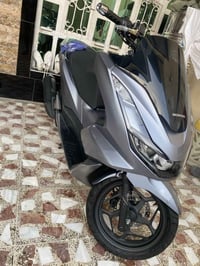 دراجه pcx للبيع موديل 2023 الجيل الرابع  السعر 18 وبيها مجال بسيط 0773...