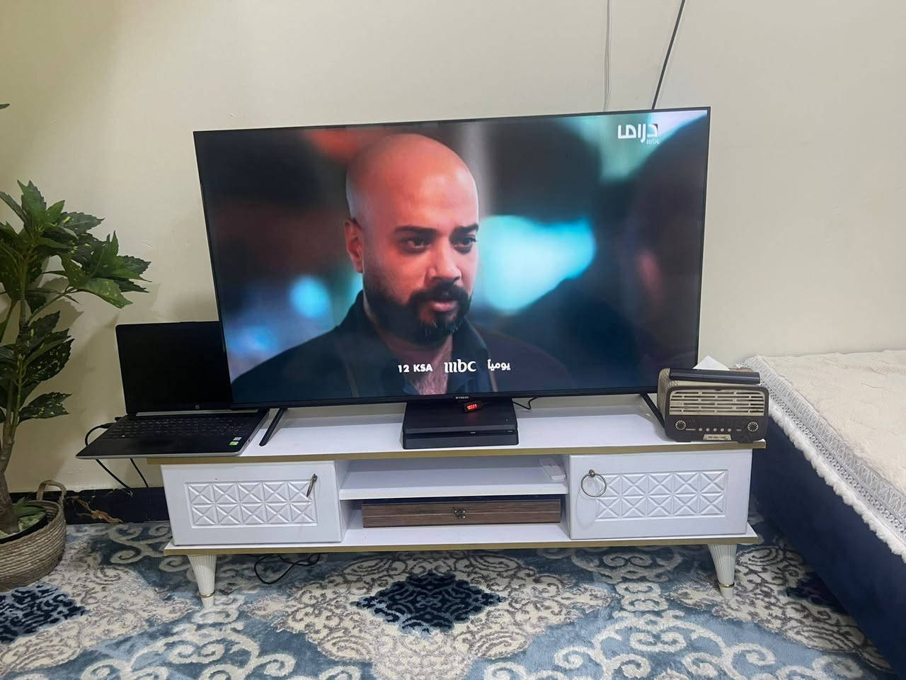 السلام عليكم
اثاث  استخدام قليل
قنفات ٧ مقاعد (3 مقاعد ثنائية، 1 مقعد مفرد)
ميز بلازمة طول 140 سم
طبلات عدد 2
للاستفسار***********
