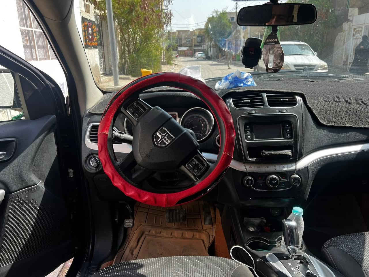 جورني موديل 15 لون اسود 6 سلندر ثلث قطع تبريد سياره خير من الله مال جناي قوية ورزانه تحكم المري بالدكم تحكم كشن الصدر بيه بنيد وجاملغ حسب ماموضح بسونار 
مكاني الناصريه اريده 115 وبيه مجال للبيع وكذلك ترهم مراوس رقم الهاتف ***********
