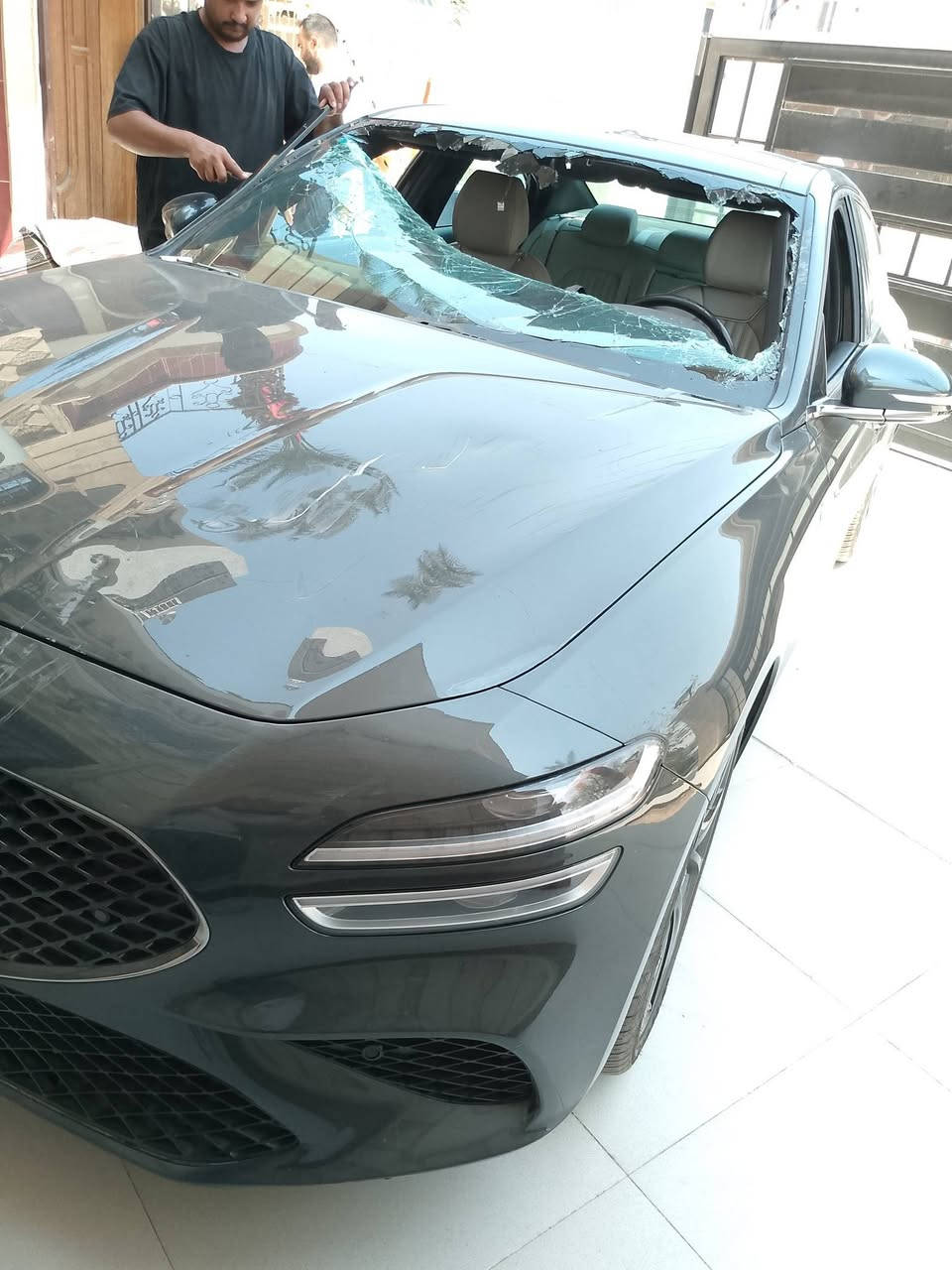 جميع نواع زجاج اليسارات القديم ولحديث نقل وشدداخل بغداد مجانن
وبنسب السعار رقم الهاتف ***********
