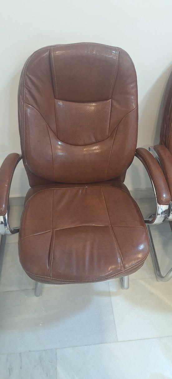 السلام عليكم
للبيع كراسي مكتبية عدد 5
3 ثابتة نظيفة جدا 
2 متحركة نظافة متوسطة 
السعر
250 الف دينار  
للتواصل خاص


**إذا كنت صاحب هذا الإعلان وتريد حذفه لأي سبب، رجاءا أرسل رسالة إلى الدعم الفني**