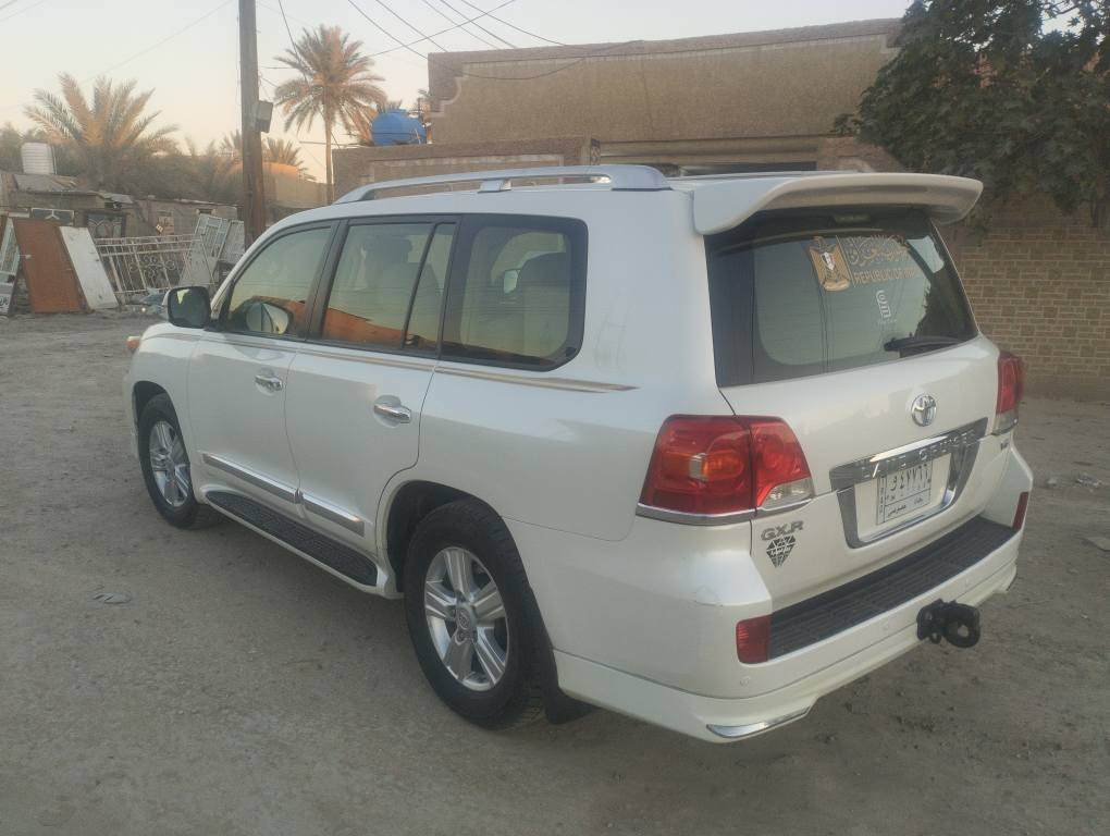 السلام عليكم
لاندكروزر GXR 2015 للبيع فقط اعتذر عن المراوس 
مواصفات السياره معروفه 
_ فتحه سقف 
_ تحكم ستيرن 
_حساسات أماميه 
_ حساسات خلفيه 
_ مري شفط 
_ اشاير بالمري 
_ كشن كهرباء 
وباقي المواصفات معروفه 
السياره كفاله من كير ومكينه وحداديه وكلشي ع وضع الشركه  ع البلاد جديده كلش رقم بغداد بأسمي مشروع وطني تحويل ثاني يوم السعر400  ورقه السياره مكانها بابل الحله للاستفسار الاتصال على الرقم  *********** حلة, بابل
