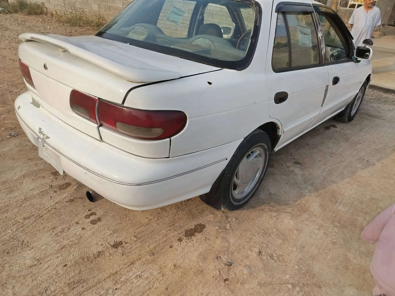 السلام عليكم،، تحيه طيبه للبيع كيا سيفيا مؤديل 1997 منفصل رقم بغداد كير عادي محرك مفتوح كير ومحرك وصدر وكهرباءيات وتخم تاير كله جديد سياره جاهزه وجديده مال جناي  السعر ٣٣ وبيهه مجال العنوان واسط الزبيديه ***********، *********** سياره صاعده هزه وكامله للتحويل
