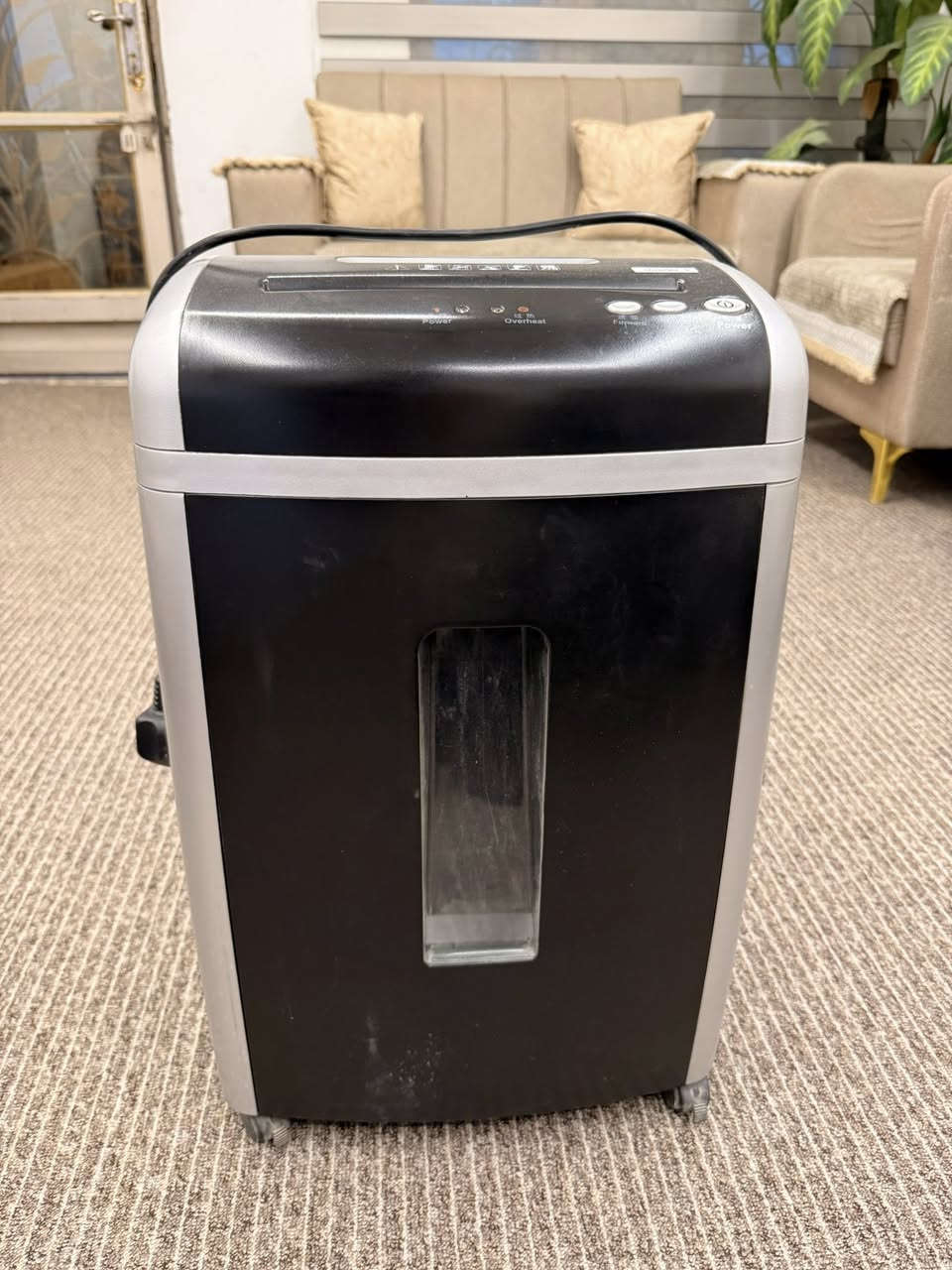 سلام عليكم تالفه أوراق وكارتات  السعر 60 الف وبيها مجال 
للتواصل : ***********
