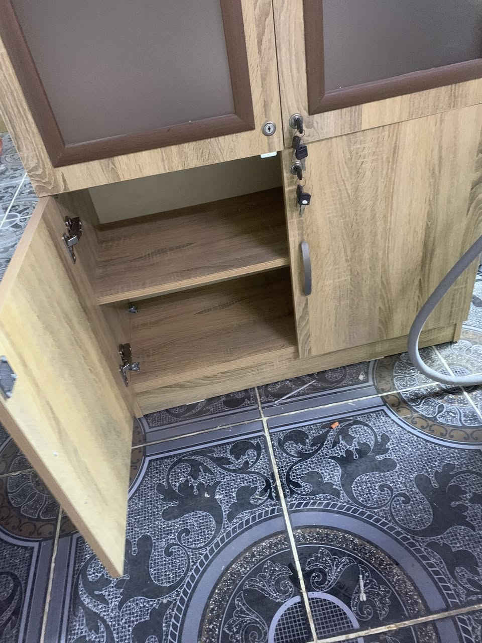 مكتبه. السعر ٨٥. جديده  مكان الزهور. ***********
