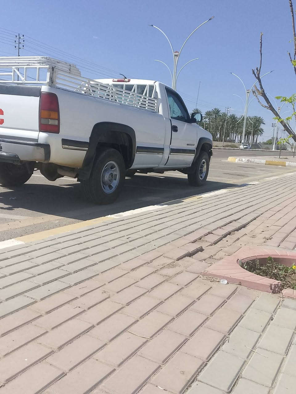 سياره للبيع موديل 2002 سعر 98 وبيهه مجال بصيط ***********/***********
