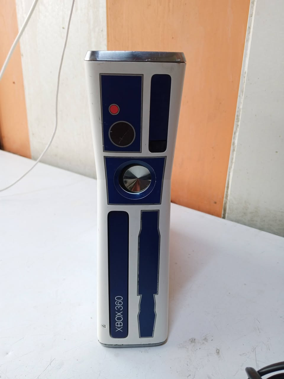 اكس بوكس. 360 سلم نضام  اورورة
الجهاز يجي باندل يحتوي على 140لعبة مثل ما موضح بل صورة. مابي اي نقص كامل ويا يدات 2
الجهاز كلش نضيف او مابي اي صوت اخرس
السعر 140 جماعة ال100 وال90 لتطبلي الجهازر اصدار خاص الرقم *********** مكاني بغداد
