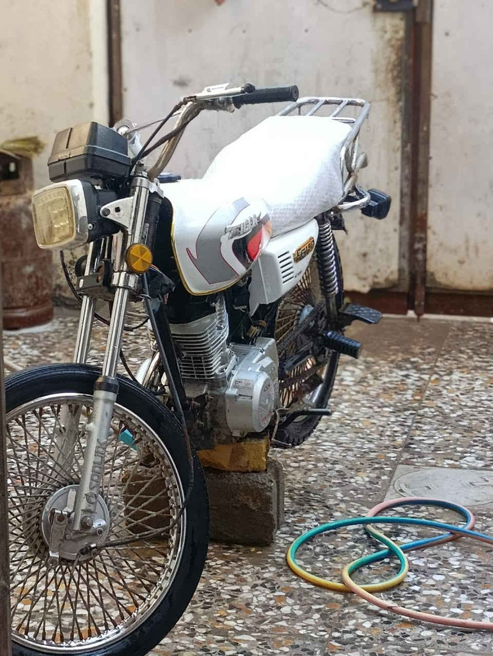 دراجه تايكر اوراق اصولي بيه خيط تبخير نقصه بس باتري و جاملغ امامي و اشاير امامي كامله مكمله موديل 2020 مكاني بابل حله شارع ٨٠ ع طريق كربله
السعر 400 و بيه مجال حگ الجيه للأستفسار 
***********. متوفر واتساب
