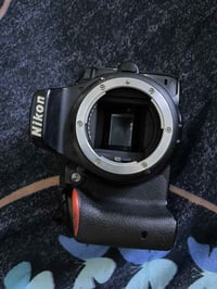 للبيع: كاميرا Nikon D5500 مع عدسة 18-140mm VR ​أهم مواصفات الكاميرا (N...