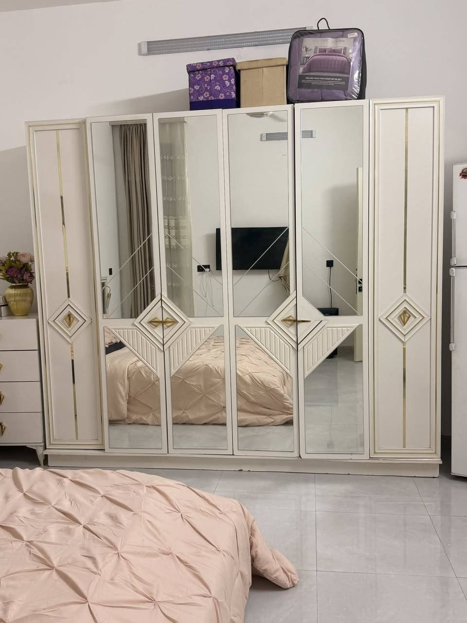 غرفه تركيا. مخزن سرير. 8 قطع  ماخذتها بمليون و150.  علمود هاي الاضرار. البيها ابيعها ب500 الف   *********** المكان بغداد الدوره
