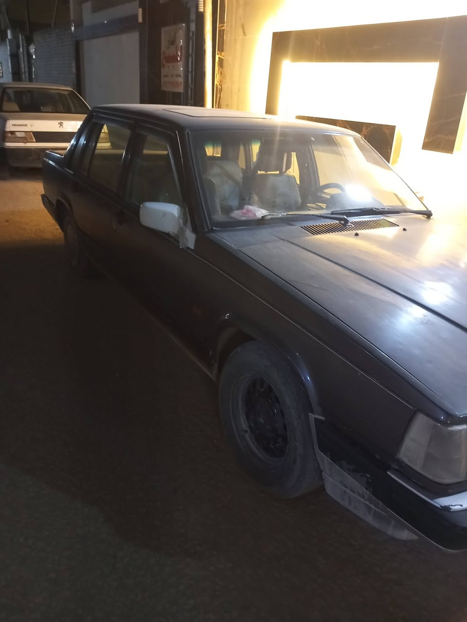 سلام عليكم سياره فولفو 740 سياره جاهزه وحلوه كلها شغاله مكينه حداديه خير من الله وكانا مكانها نجف سعر 33 وبيها مجال بسيط استفسار اتصال ***********
