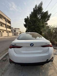 2024 i4 كهربائية بلكامل ماشيه 18 الف فقط المواصفات  بصمه  شاشه متصله  ...