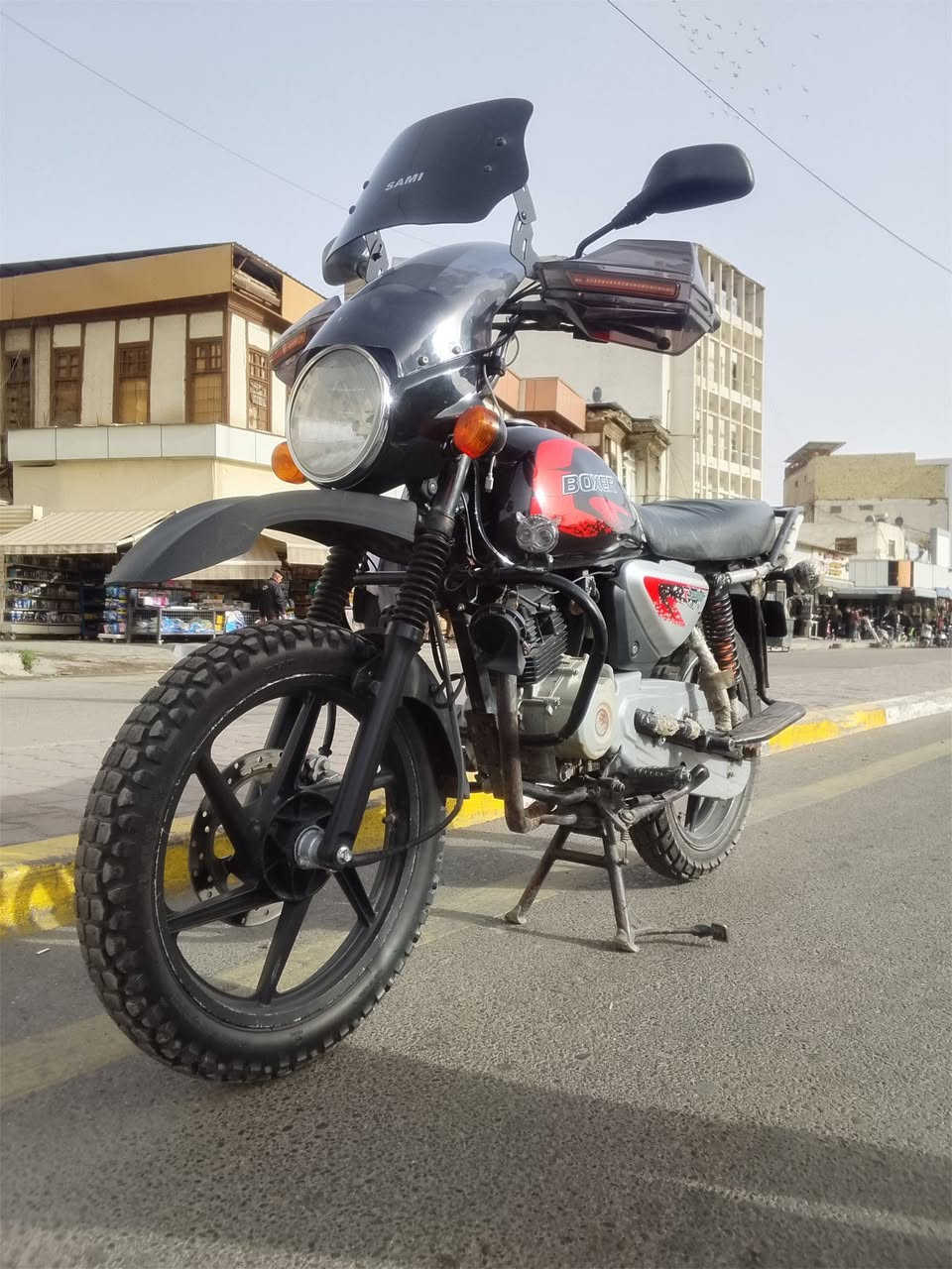 سلام عليكم بوكسر مديل 21 اوراق كامله مناقصها برغي كامله كبل للشارع مكفوله كهربائيات تايرات جدد كلجات جدد السعر مليون و ١٥٠ وبيها مجال بسيط عنواني البياع شرطه الخامسه رقم ***********
