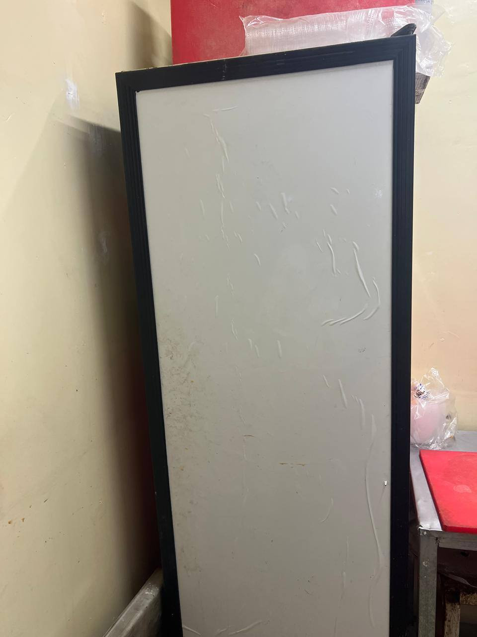 السلام عليكم مطعم اللبيع الموقع حي الجهاد شارع 40 
مطعم كامل مع شوايه فحم إيجار 350
السعر 5 مليون 
هاتف صاحب المحل (  0774 019 9922 )
