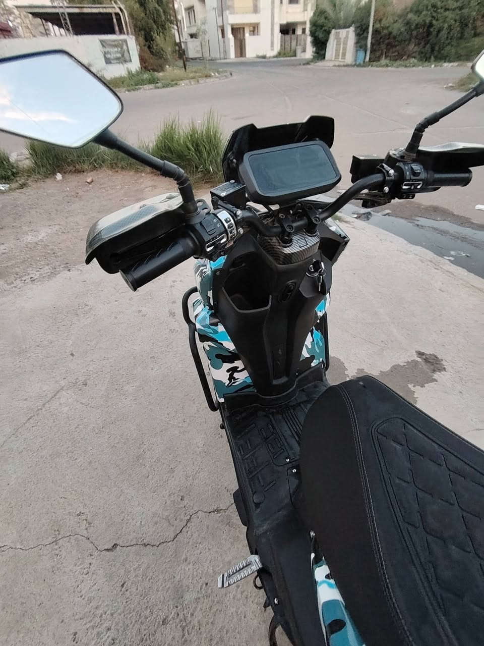 السلام عليكم
دراجه شحن نوع اباجي نوع بطاريه لليثيوم
موديل 2026
يوجد مع دراجه 3 صناديق 
سرعه دراجه 100 حقيقي
ملف 3000
يوجد بيه نظام مانع تزحلق
للاستفسار مراسله رقم ***********
