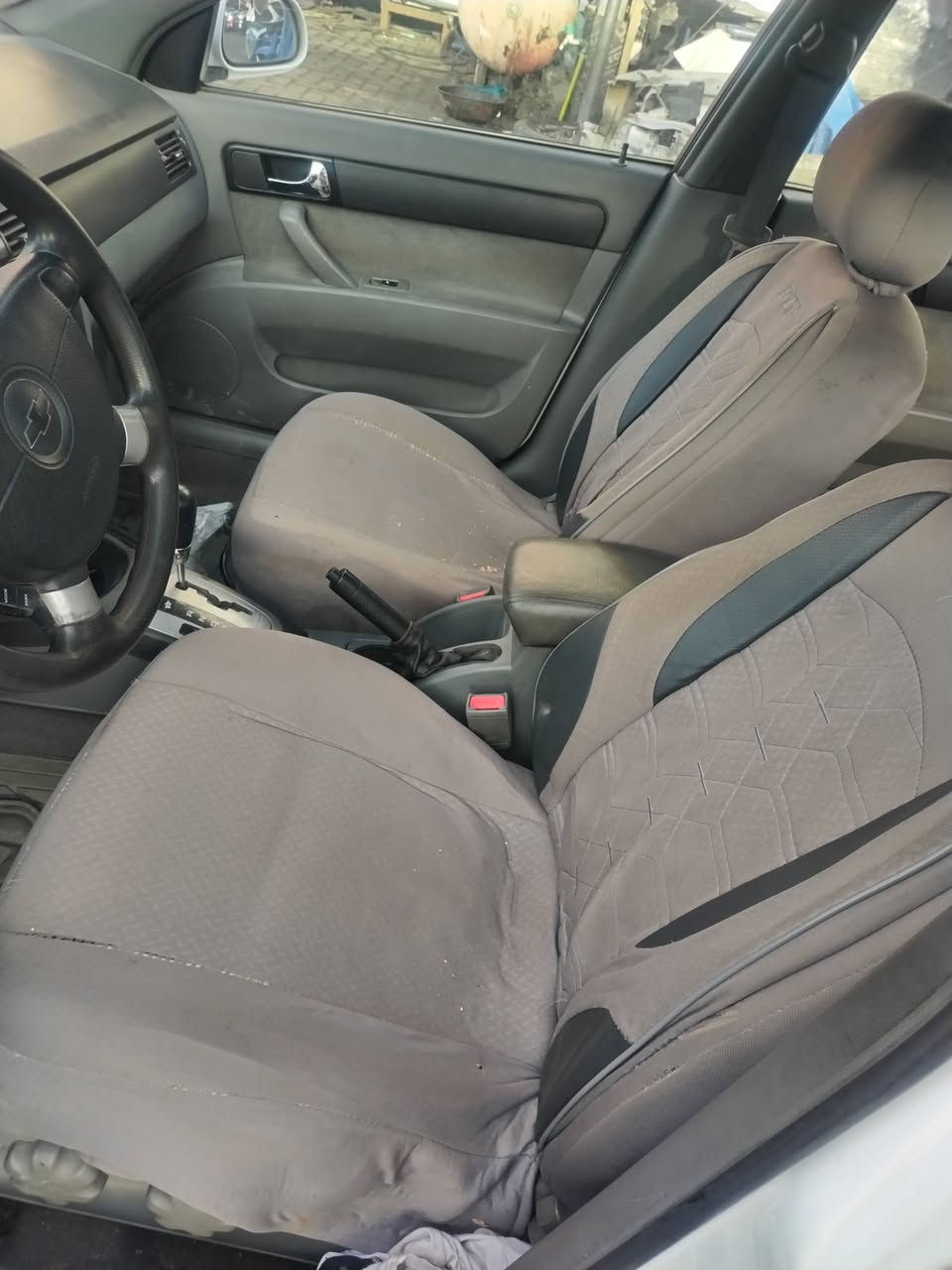 سلام عليكم للبيع اوبترا موديل 2012 شركه عامه بيه صبغ باب خلفي مع داير جاملغ سياره بلاديه ماشيه 100 الف مكينه وكير وصدر كله جديد وكهربائيه كله شغاله تدفئه تبريد شغال رقم بغداد دولي مكاني بغداد الطالبيه السعر 87 ورقه للاتصال ***********اثير
