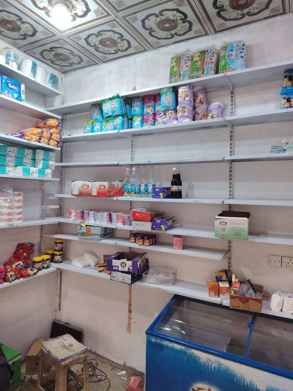 سلام عليكم عندي رفوف للبيع رقم 📱 للتصال *********** نجف حي ميسان
