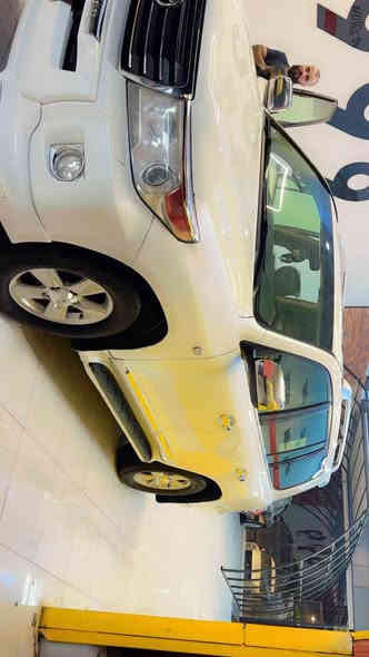 السلام عليكم من رخصة الادمن المحترم
 
 لاندكروزر 2010 محدثه 2015سياره بلاديه مكفوله بيه بس بنيد تكشير شبرين وصبغته والباقي كفاله عامه مكينه وكير وصدر وتخم تاير تبريد ثلاجه كله شغال اي نقص مابيه وبيه صيانه بشركة تيوتا رقم بغداد باسمي مكان السياره بغداد البياع *********** السعر 29 بغداد
