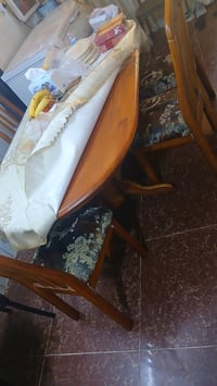ميز طعام • شبه جديد • 5 كراسي