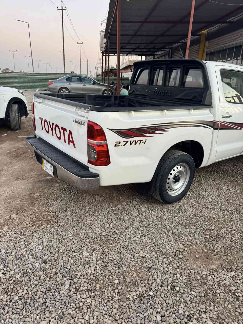 السلام عليكم بيكم ٢٠١٤ كير عادي شاصي ١٢. سياره جديده مكينه مامفتوحه رقم ديالى بيه الصفحه عكس السايق باب مبدله وباب بيه اشويه صبغ السعر ١٧٥$وبيه مجال مكان السياره ديالى الخالص 
***********
