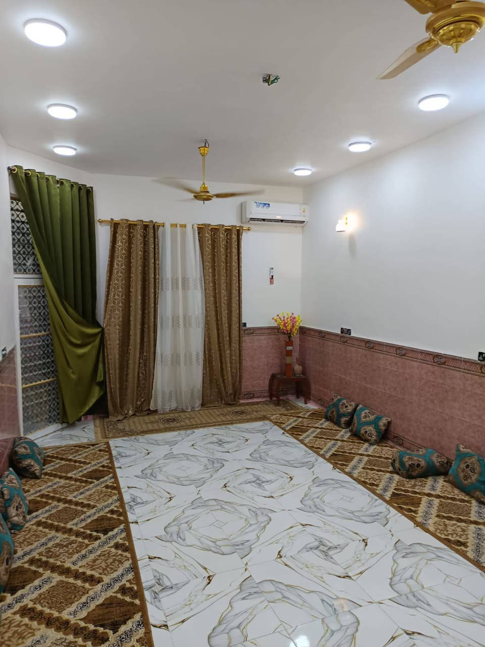 يا الله متاح للبيع مستعجل
بيت مساحه 200 متر طابو زراعي سند 25  إقرار محكمة 
مكان خلف جامعه العميد يبعد عن طريق النجف كربلاء 2 كم 
بيع مستعجل 80 وبي مجال 
***********
