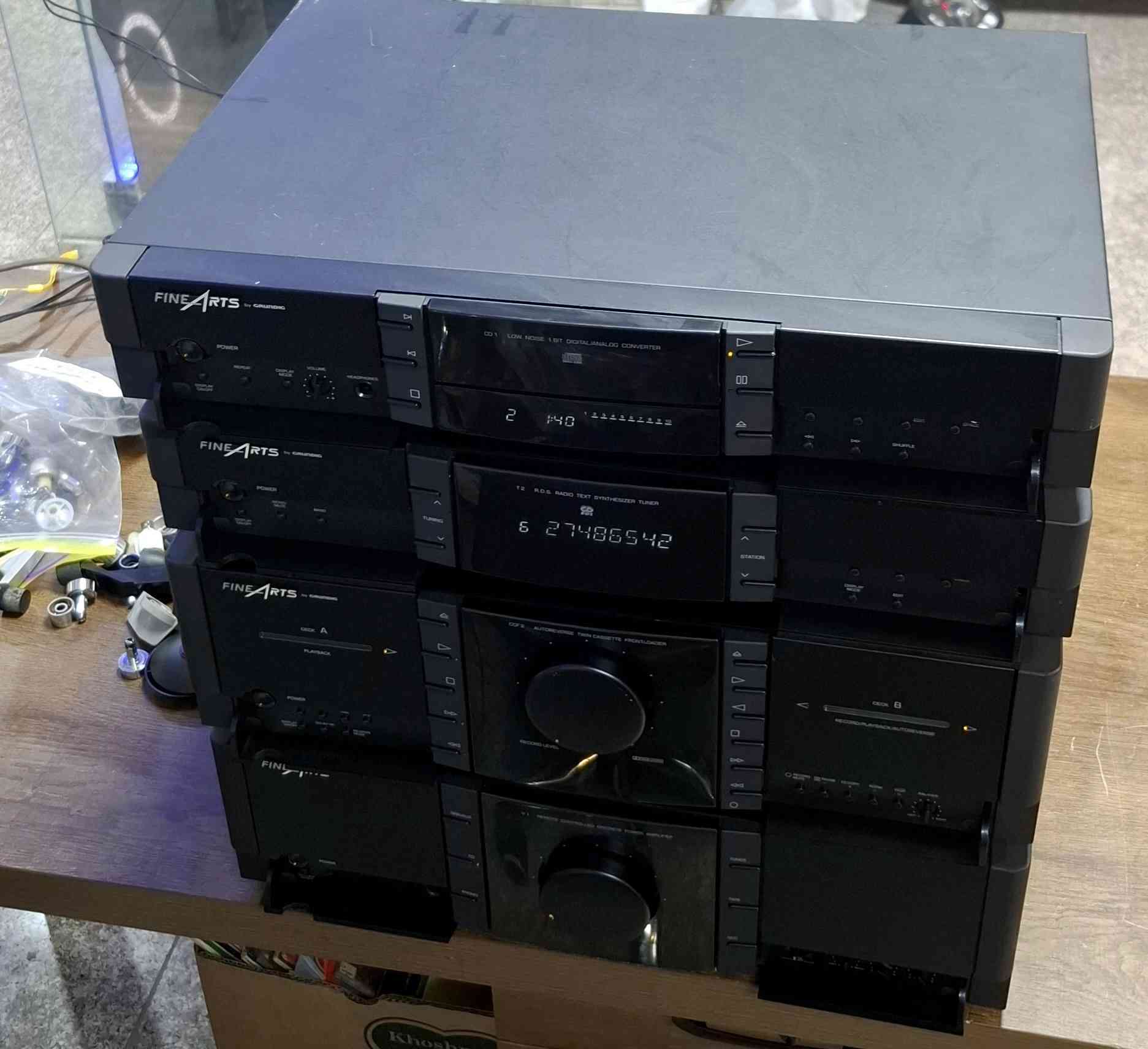 Grundig Fine Arts
سستم كروندك 4 طوابق
امبلیفایر و دك دبل كاسیت و سیدی و رادیو
المانی الصنع 
نظیف جدا حجم لارج
بدون السماعات فقط سستم 
مكانی اربیل توصیل موجود
واتس اب / ***********
