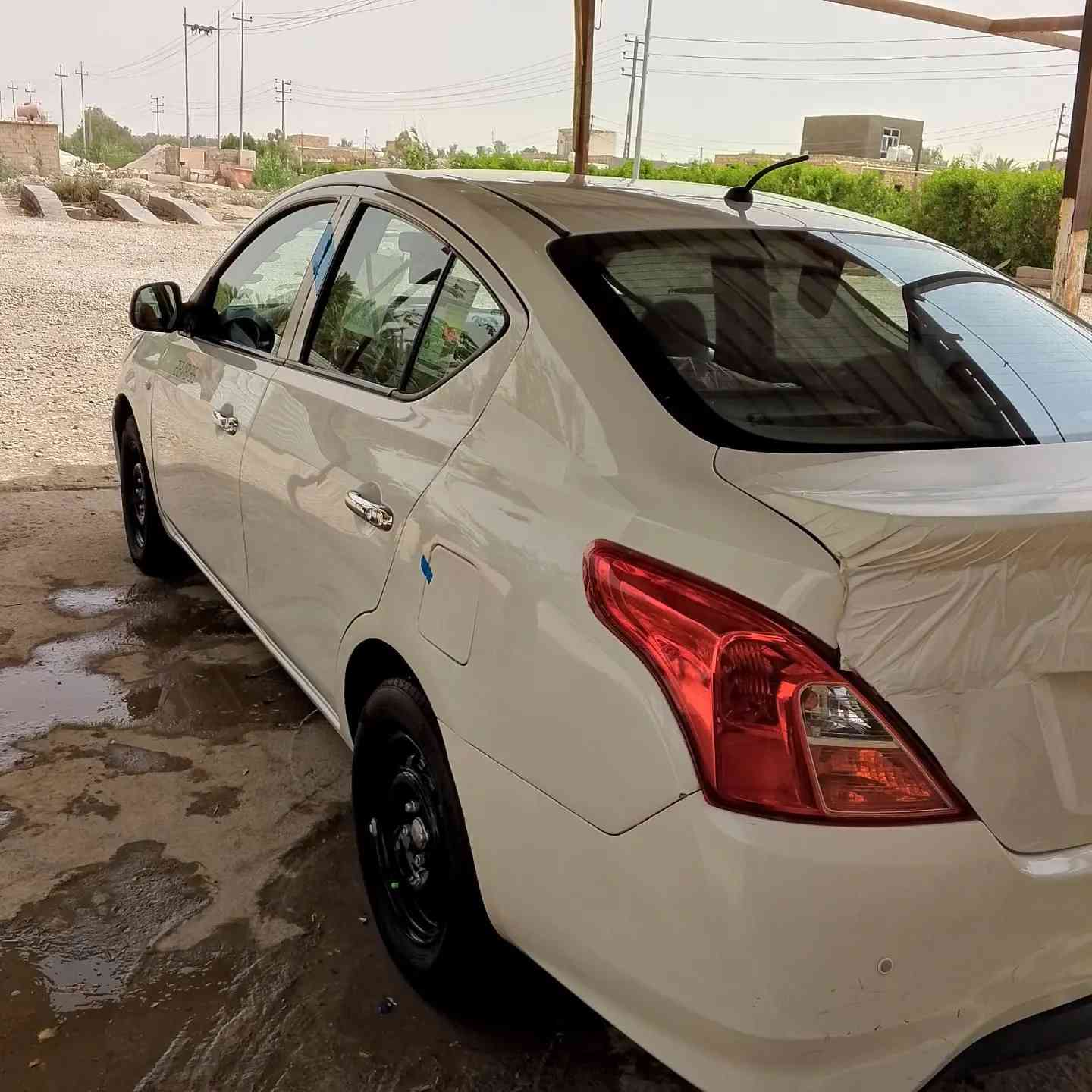 يا الله
من رخصه الادمن 
السلام عليكم 
نيسان صني هندي للبيع موديل  2017 بليته زركه
رقم اربيل 
مواصفاته معروفه
تريد وكاله تحويل بكيفك
بيه صبغ كد ما موضح بصوره
الباقي كفاله عامه 
ادامه كامله قبل سبوع 
كير ومكينه كفاله
وتبريد شغال 
وحداديه وتخم تاير جديد 
الاستفسار اكثر الاتصال ***********
