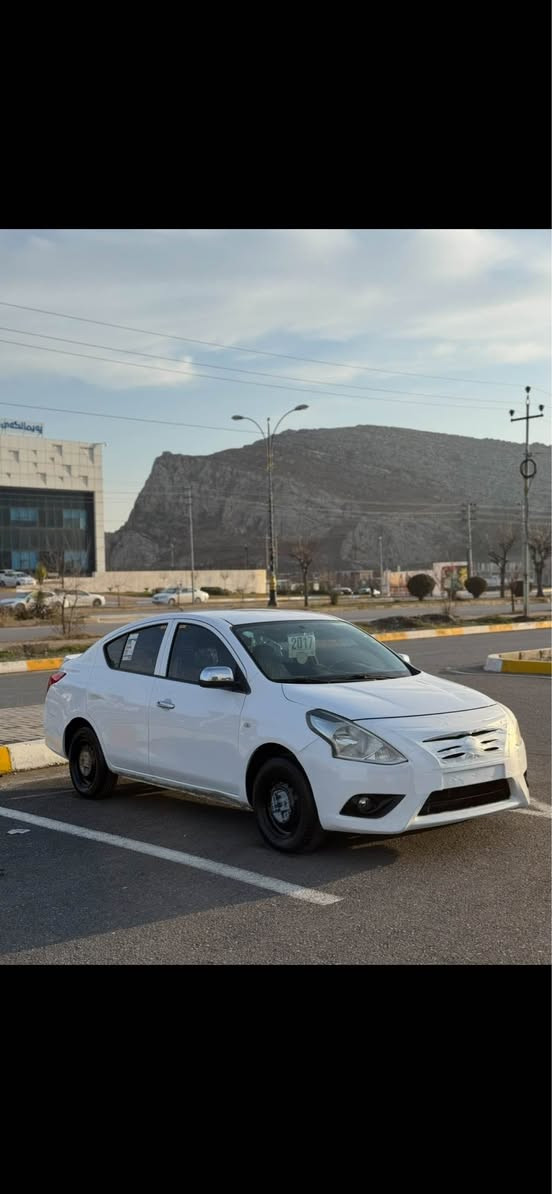 نیسان سنی لاکشمیبای مۆدیل ٢٠١٧ سفری هەولێرە دوو گێچە ١٢٩ هەزار رۆشتووە سەیارەکە هەتا بڵیی جوان و پاک ماوەتەوە خزمەتی باش کراوە لە سفریەوە لای خۆمانە لە ٢٠٢٢ جوانترە بێ قەپ و قۆپ و تەرزەیە دوو دەرگای بۆیاغە کەمێک ناو دەرگای گرتووە پێش و پشت کەپس رەقەم و شتی تازەیە سەنەوی بەسەر چووە یەک ٢٥٠ دینار مەسرەفی نیە تازە تایەم بۆ کڕیوە توندم کردۆتەوە کامل پۆلیش و حەمام کراوە سەیارەکە هی بن دەستی خۆمە بە ناو خۆمە بێ کێشەیە تەنها یەک سەیاقی دەوێ شوێن ڕانیە  
نرخی ٩٤ گەڵا مەجالێکی زۆر کەمی هەیە 
0751 807 6915 رانية, السليمانية
