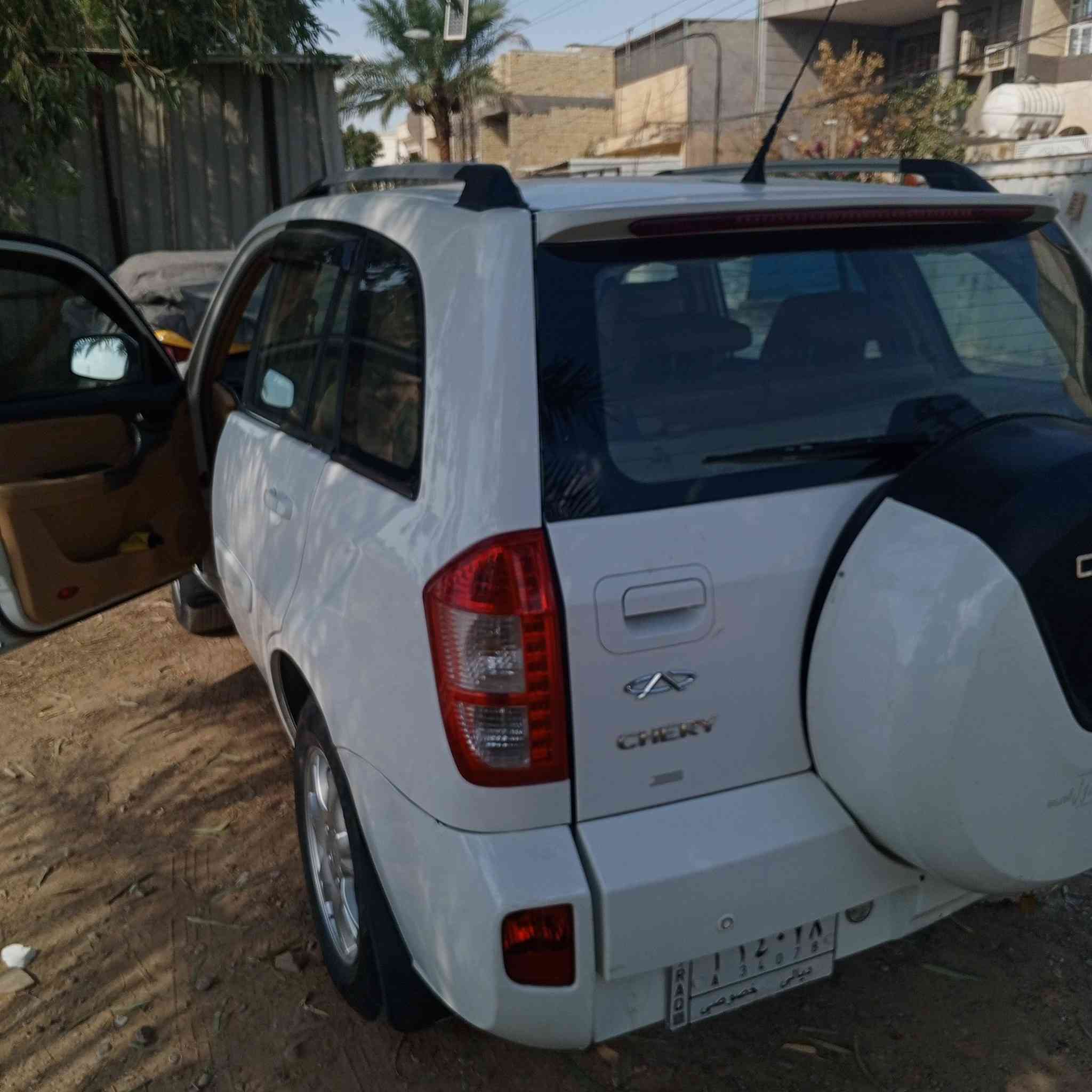 سلام عليكم شيري تيكو 2013 كير كهرباء . سياره جديده مكفوله من صبغ و الحادث فقط بيها طخه بسيطه مواصفات سياره 
© حساسات خلفيه .
©منضومه بريك ABS.
©جام 4 كهرباء Auto.
©مري تحكم كهرباء .
©قفل حمايه اطفال 
عنوان سياره حسينيه راشديه سعر سياره 66 بيها مجال بسيط رقم هاتف ***********
