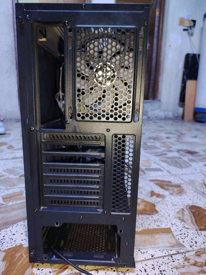 سلام عليكم كيس للبيع مع اربع مراوح CASE rgb 4fan T250 ABKOAVCORE سعر. 70الف بيه مجال مكان بغداد للاستفسار ***********