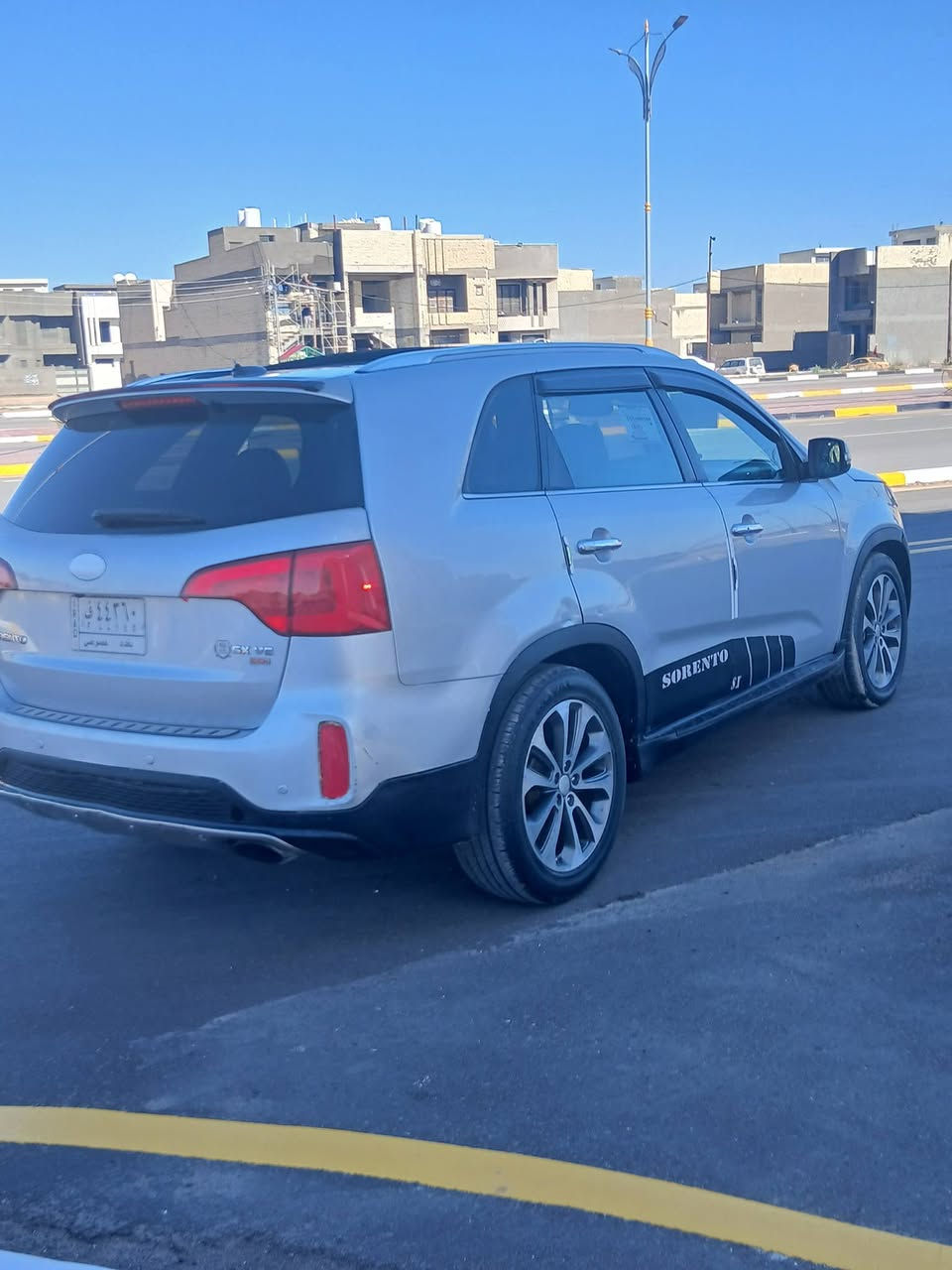 سلام عليكم سيارة نوع سورنتو مديل 2014 امركيه حادثه جاملغ وبنيد السياره فول مواصفات واحد عله واحد تحكم ستيرن جهتين تحكم مري كفاله كير مكينه حداديه تخم تاير تبريد مكينه سته سلندر سبعه راكب ثلاث قطع تبريد كير حداديه السياره جاهزه وحلوه مابيه نواقص السعر 130 وبيه مجال العلوان كربلاء رقم الهاتف ***********

