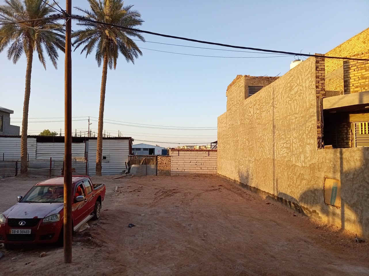 السلام عليكم  يالله اللهم صلي ع محمد وال محمد خلف التجاري تصلح مخزن وسكن شارع ٨٠ المساحة ١٥٠ متر 
***********
