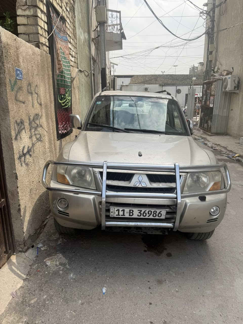 السلام عليكم للبيع باجيرو 2006
رقم انكليزي باسمي بغداد 
السيارة بيها ضربه باب الخلقي جهة السائق والجاملغ الخلفي جهة السائق المكينة بيها صوت كرنك ابيع مكينة كايمة 
السعر 85 وبيها مجال 
***********
