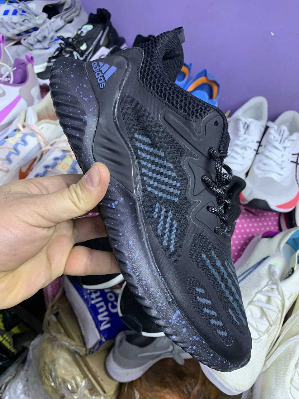 حذاء رياضي طبي باله نضافه 100/100 منشأ فيتنام قياس 45 ونص طول قدم 29 السعر 25 يوجد توصيل جميع المحافظات ***********
